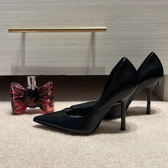 Pointed toe GUESS stilettos. Black leather size 6 - Picture 2 of 3
